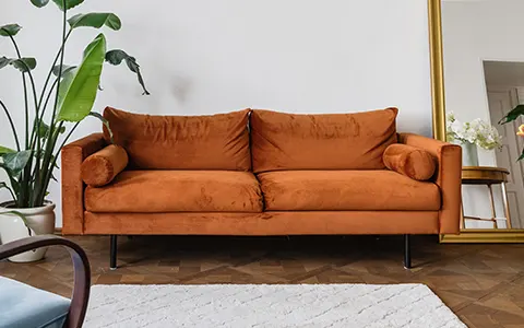 Un sofá acogedor
